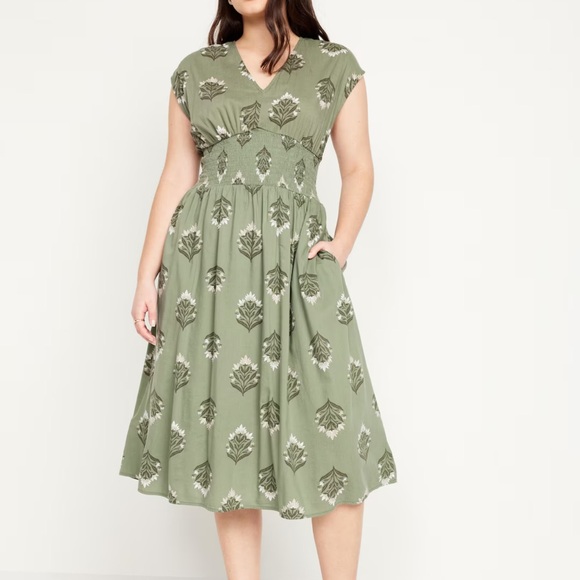 NWT OLD NAVY  Waist-Defined Midi Dress Color: Block Print - Picture 3 of 8